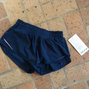 Lululemon navy blue hotty hot LR Short 2.5” *Lined